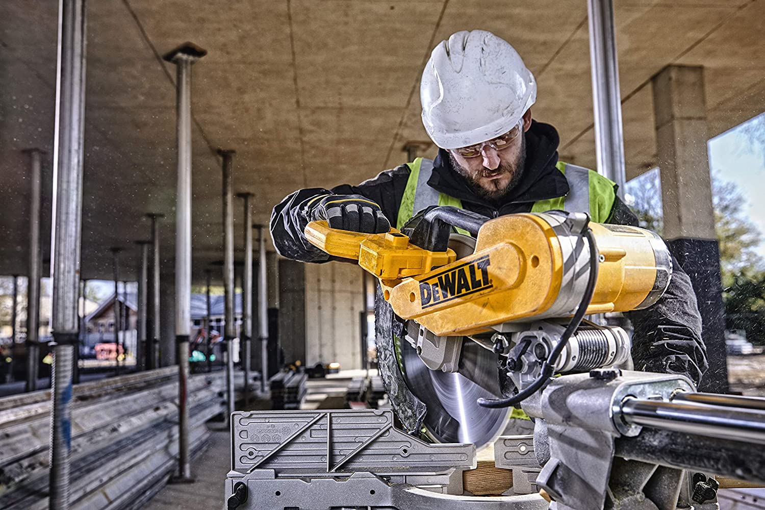 DEWALT DWS780 12 Sliding Compound Miter Saw Plus DWX723-XE 3.8m Extendable Stand Two Piece Bundle - Online Shop